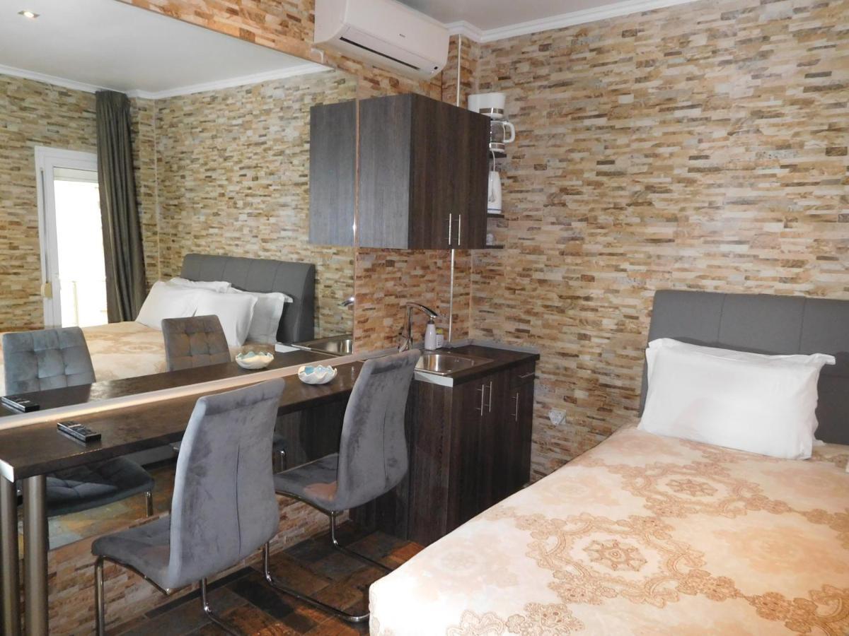 Luxury Living And * Salonic