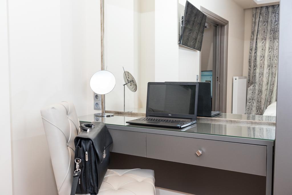 Luxury Living And Salonic